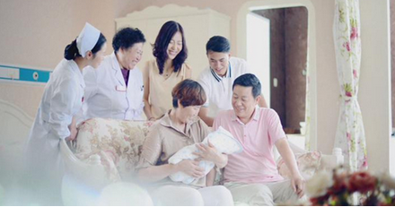 云南仁爱医院一站式产房，家人的陪同让分娩更有爱