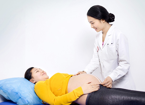 孕期检查时医生说羊水过多，这可该怎么改善呢?